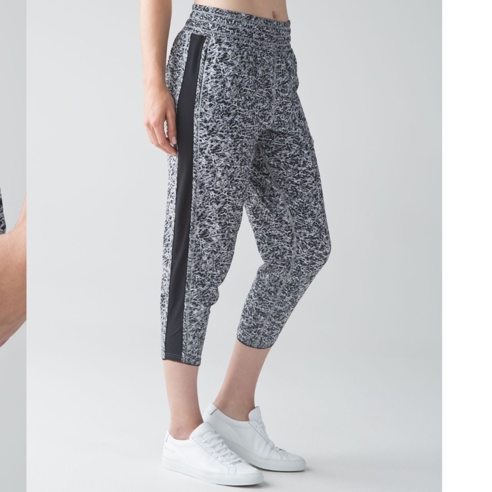 Lululemon For Love Crop Athletic Pants Mini Ripple White Seal Grey / Black